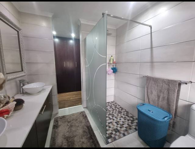 3 BEDROOM HOUSE FOR SALE IN VANDERBIJLPARK SE 4